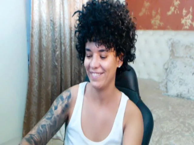 Live sex webcam photo for LaraAnne_ #253500974