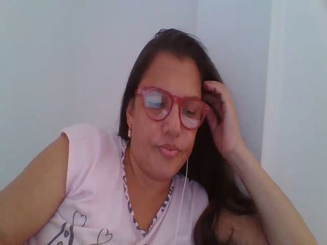 Live sex webcam photo for SweetLola01 #254178197