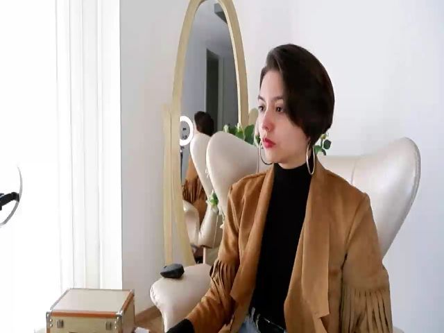 Live sex webcam photo for Anne_boleyn_ #256023138