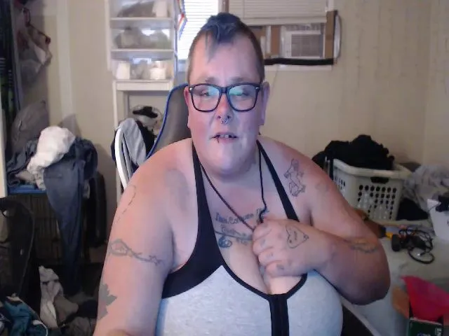 Live sex webcam photo for PunkChick420 #264653810