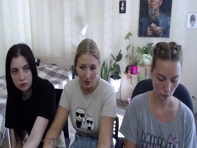 Live sex webcam photo for Emi_lywild #256898591
