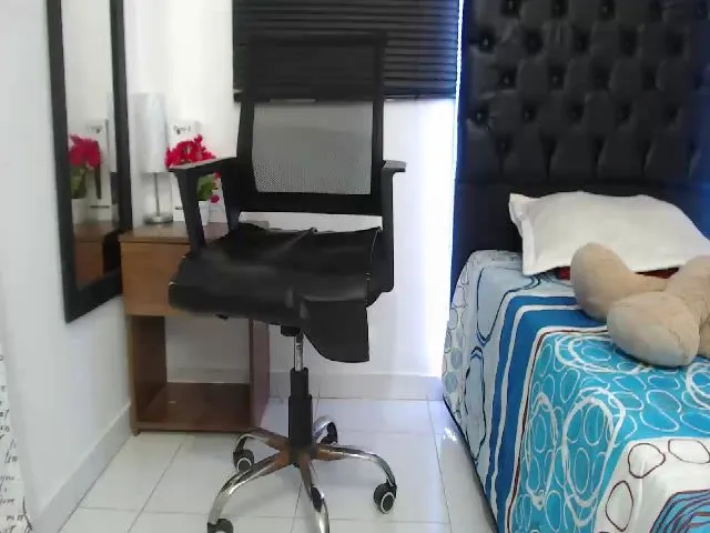 Live sex webcam photo for Andrea_acker #262267249