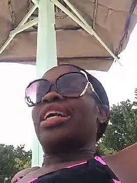 Live sex webcam photo for missjonnell #245049762