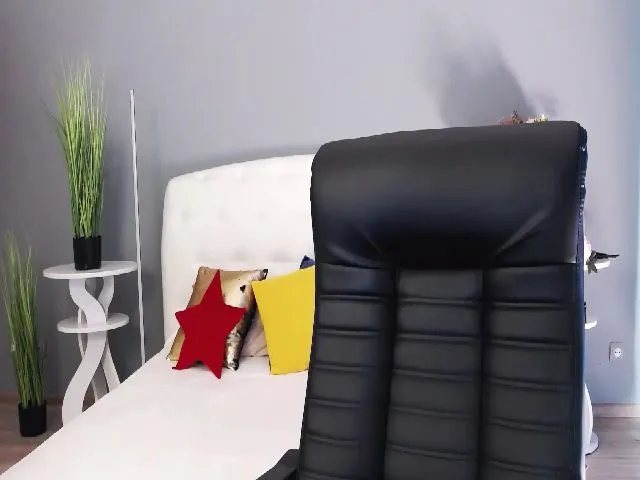 Live sex webcam photo for VictoriaJamy #256203704