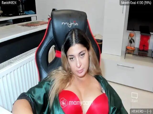 Live sex webcam photo for Littlegirl25 #258936559