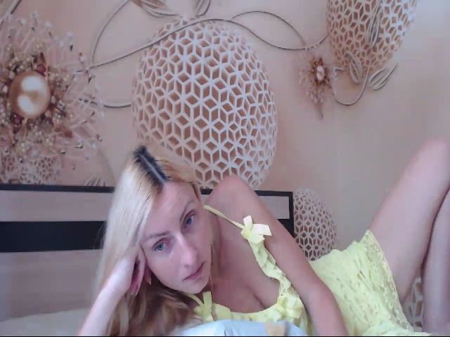 Live sex webcam photo for MeltingJulia #255291633