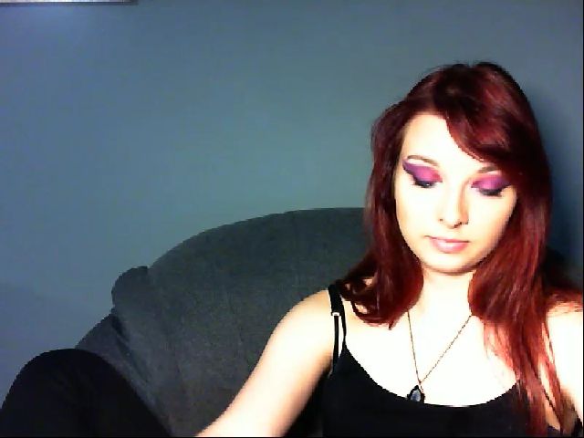 Live sex webcam photo for VirginLuna18 #260020574