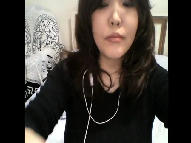 Live sex webcam photo for MissMaIChan #255190192