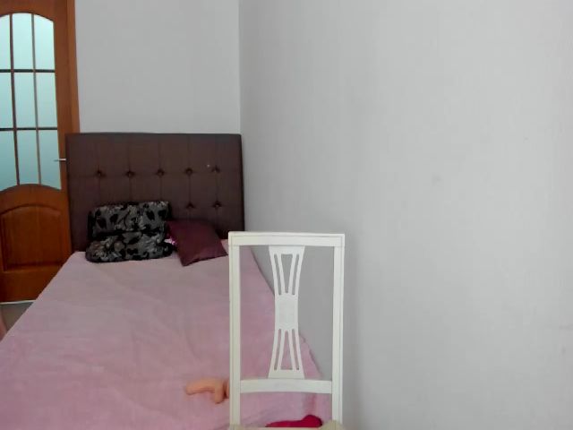 Live sex webcam photo for KarenFinger #263441570