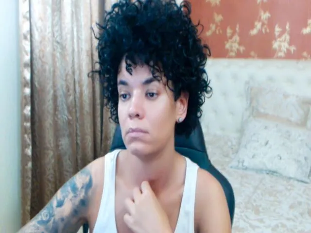 Live sex webcam photo for LaraAnne_ #256343318