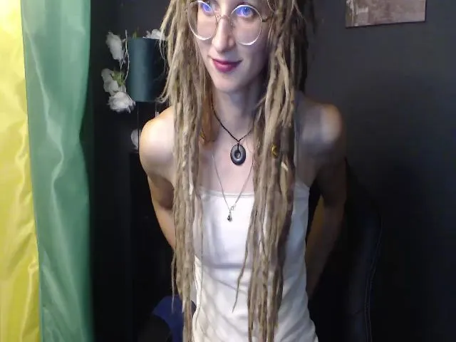 Live sex webcam photo for KINKYkeira #255614300