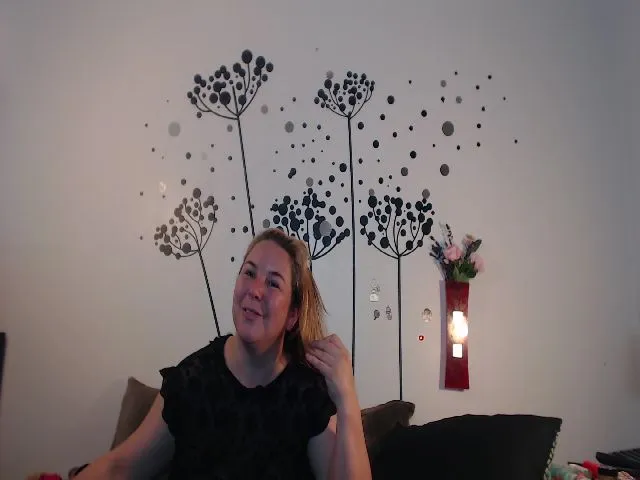 Live sex webcam photo for voluptuousDDD #259445120