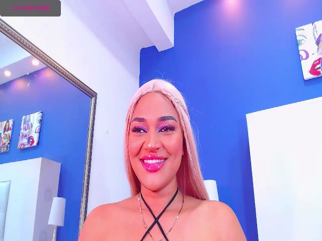 Live sex webcam photo for Scarlett_1801 #261651316