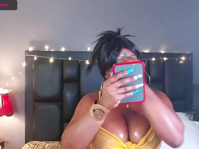 Live sex webcam photo for Canela01 #244702045