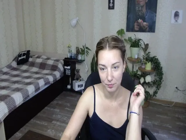 Live sex webcam photo for Emi_lywild #261883818