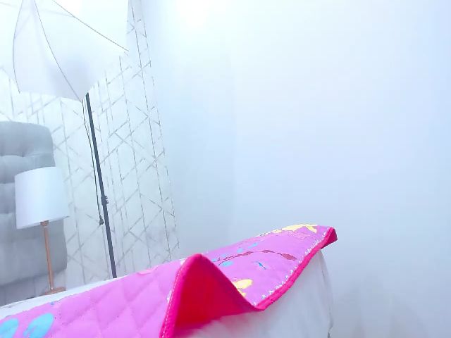 Live sex webcam photo for Lucycolins #254196380