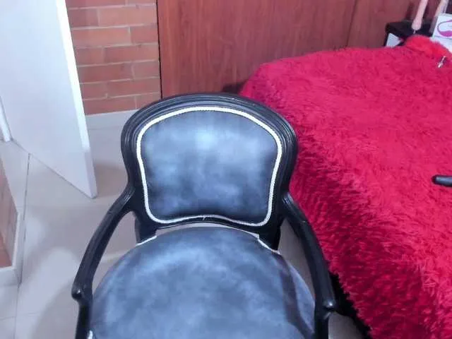 Live sex webcam photo for yesiehot1 #257878582