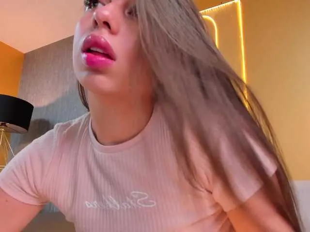 Live sex webcam photo for EllaClark #287991547