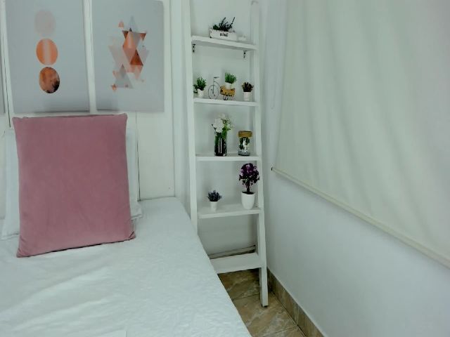 Live sex webcam photo for SOFI_LEONE #261005093