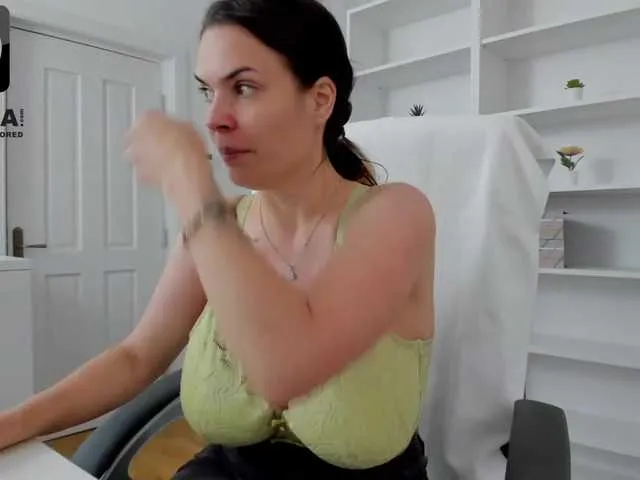 Live sex webcam photo for VanessaCroft #245473990