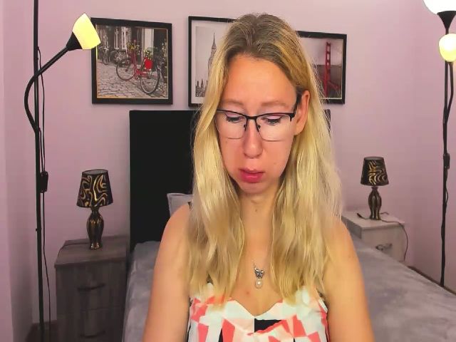 Live sex webcam photo for LizaSwan #253721057