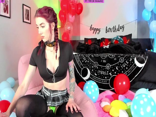 Live sex webcam photo for KasaraWood #254967927