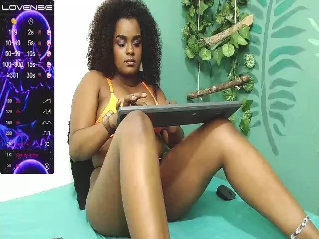 Live sex webcam photo for violet_cortes #260464730