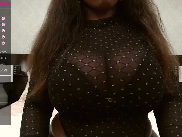 Live sex webcam photo for GracieSmall #241188427