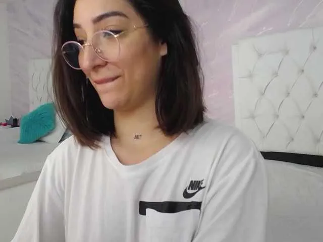 Live sex webcam photo for Karinapuerta #246391309