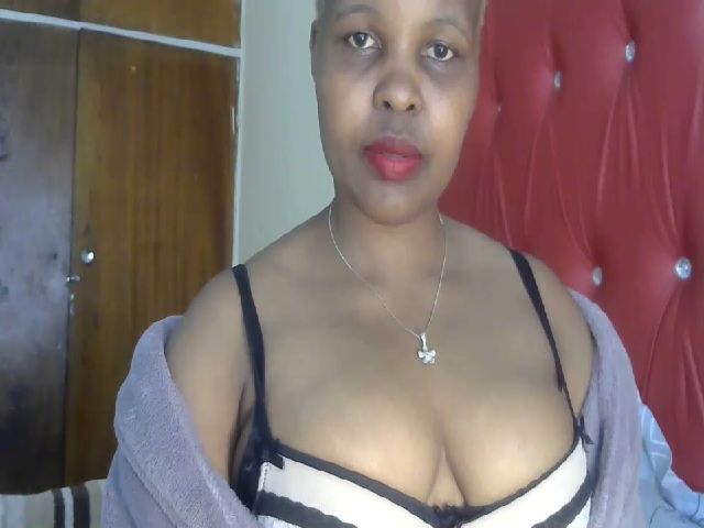 Live sex webcam photo for SweetNaughty7 #263654048
