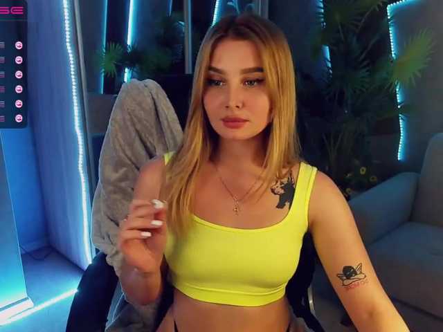 Live sex webcam photo for MillaDoll #252243031