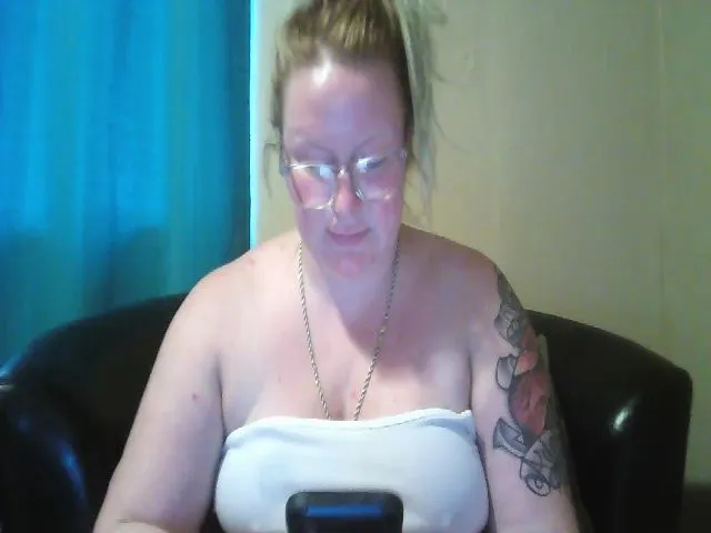 Live sex webcam photo for BrooklynFox93 #255184339