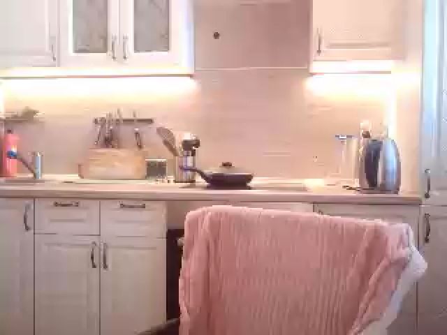 Live sex webcam photo for JaneGrey111 #258494502