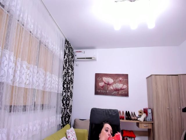 Live sex webcam photo for Charlotte4u #255236299