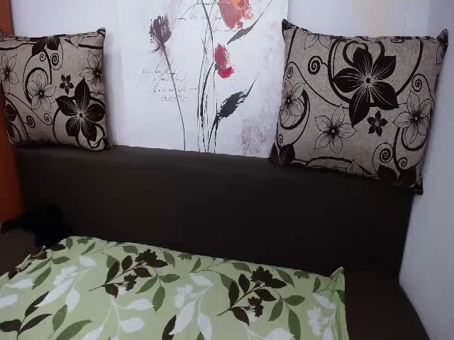 Live sex webcam photo for TeaseKate #257883403