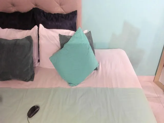 Live sex webcam photo for circenmilen #261087233