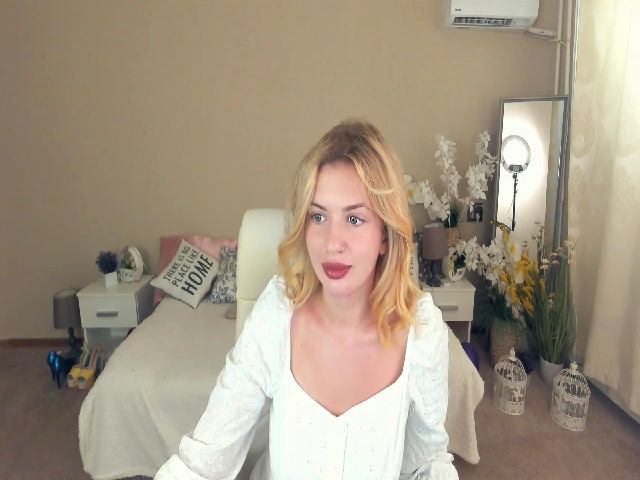 Live sex webcam photo for ArielAniston #263539393