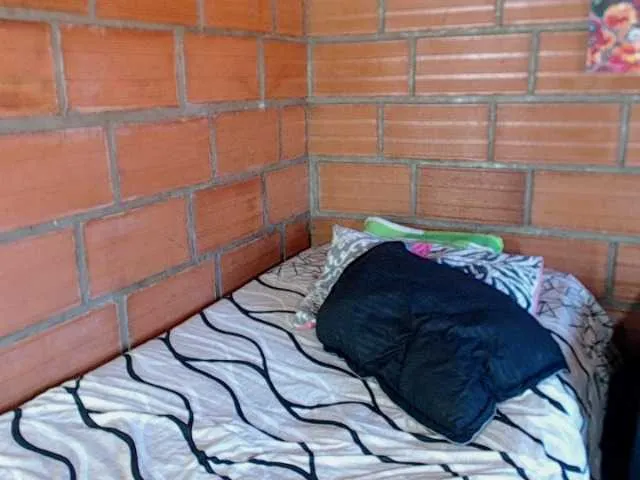 Live sex webcam photo for Sweet-evil #243229892