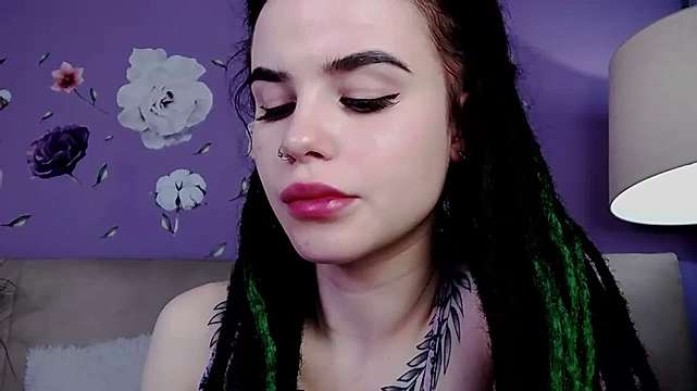 Live sex webcam photo for AprilGreen #244967754