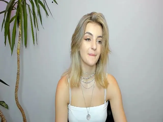 Live sex webcam photo for HelelGretta #263444401