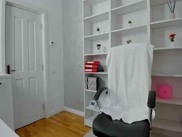 Live sex webcam photo for VanessaCroft #253336611