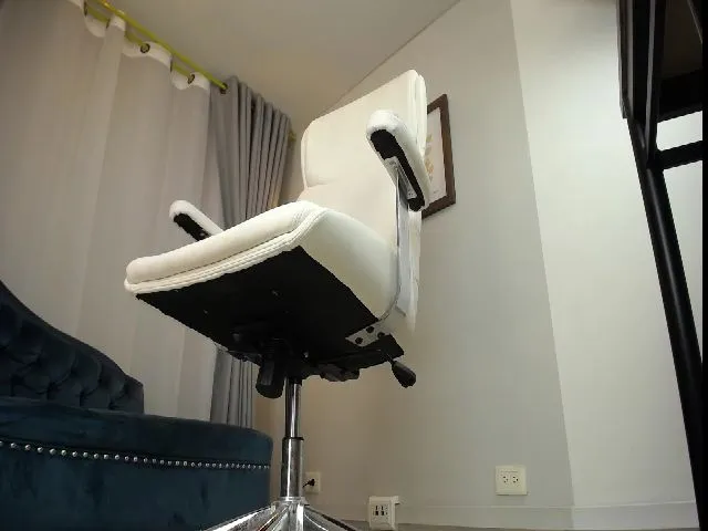 Live sex webcam photo for Ashley_leon_ #255716880