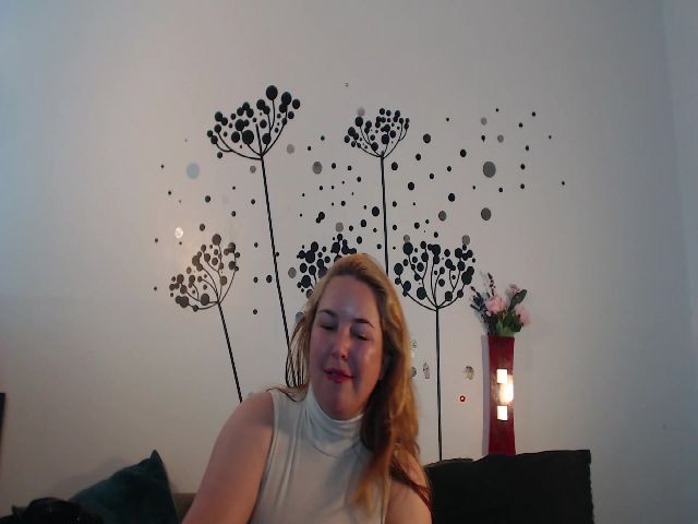 Live sex webcam photo for voluptuousDDD #252904660