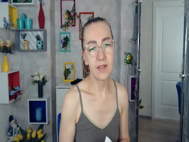 Live sex webcam photo for Greybunny #265460916