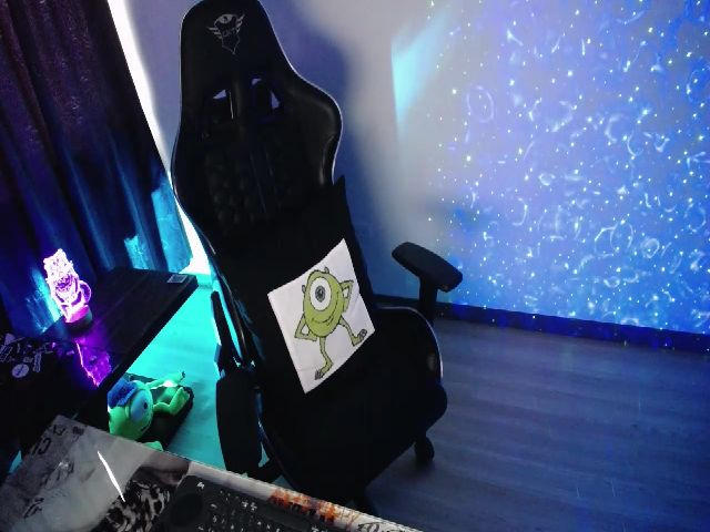 Live sex webcam photo for BiancaMiller #252483755