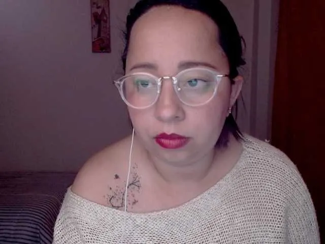 Live sex webcam photo for Ailyn88 #251702563