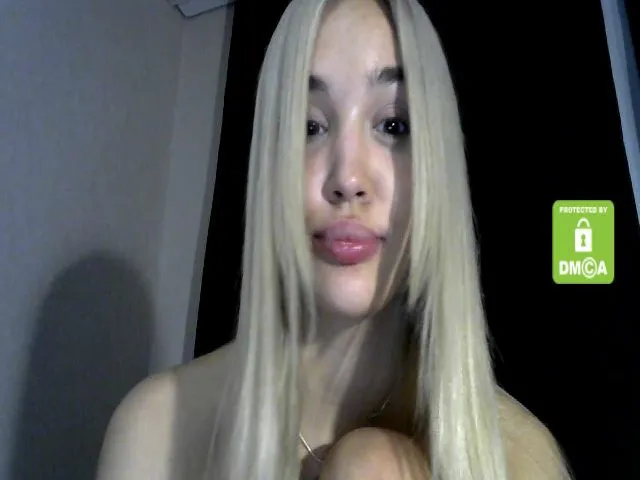 Live sex webcam photo for MyyDream #259562843