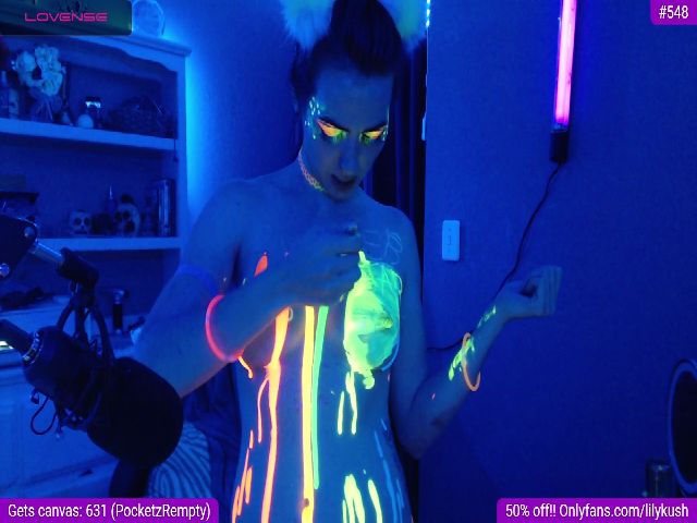 Live sex webcam photo for LilyKush #255028201