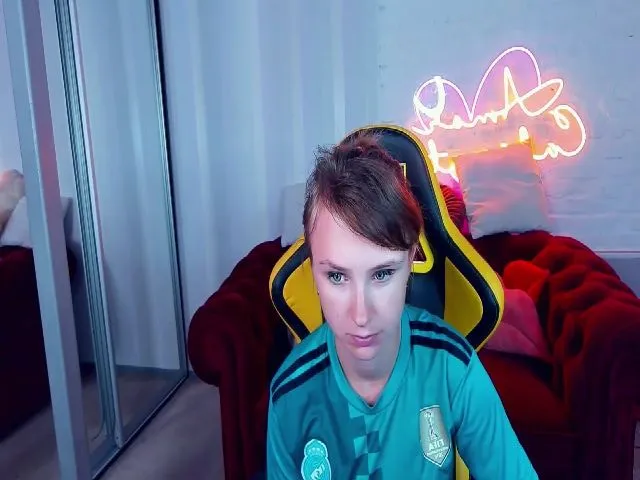 Live sex webcam photo for WhiteFoxi #261150733