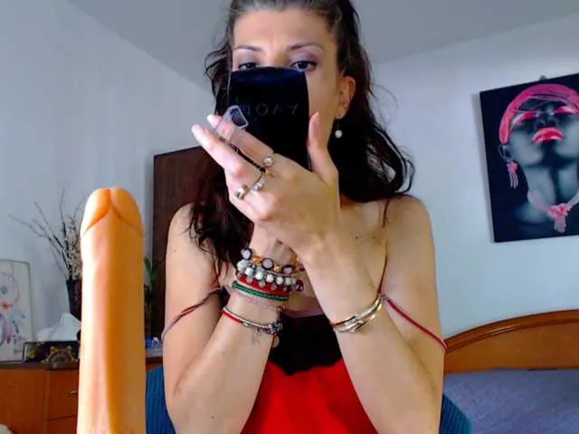 Live sex webcam photo for SexyAylin4u #260623877